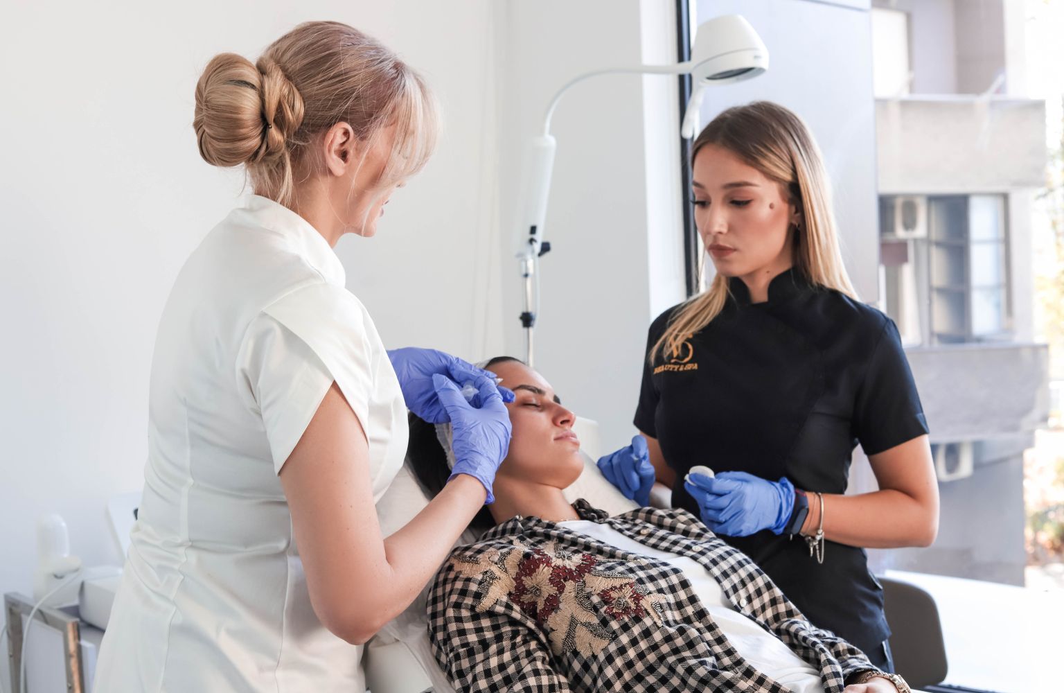 vs_clinic_and_beauty_tretman_krvnom_plazmom_PRP_mezoterapija_nega_kože_glave_lica