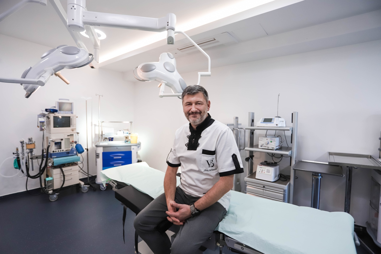 dr Vladimir Stojiljković, specijalista estetske, plastične i rekonstruktivne hirurgije